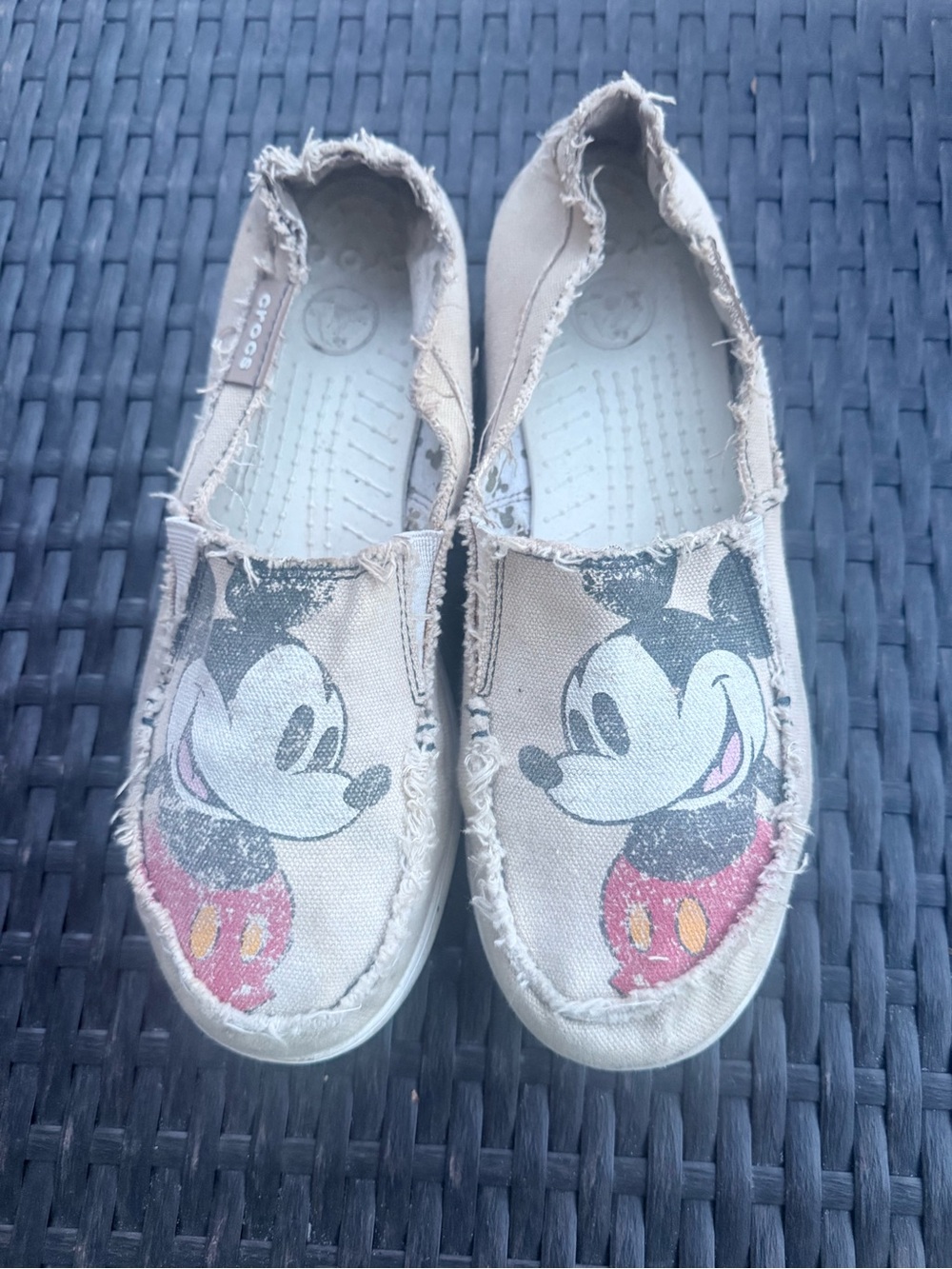 Mickey Mouse Disney Crocs Canvas Slip On Women’s size 9 - Picture 2 of 7